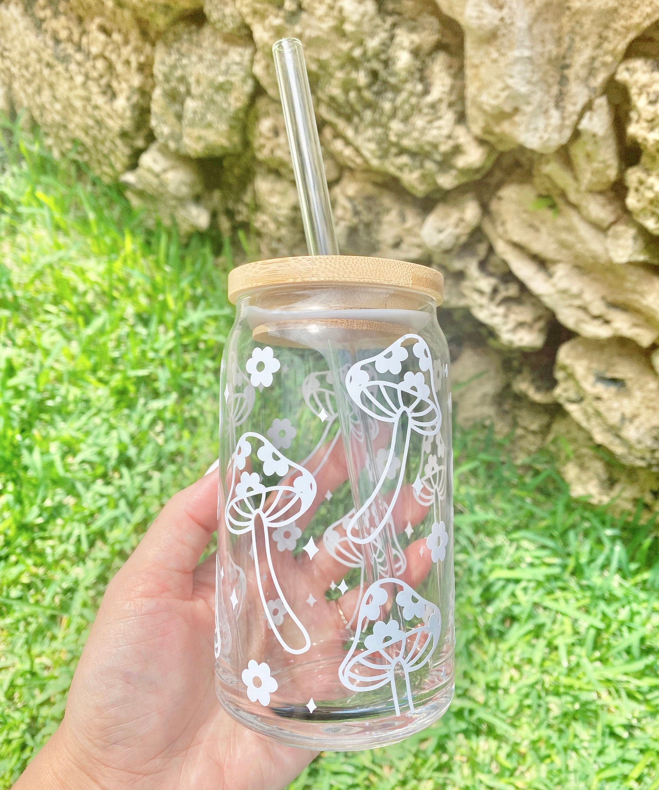 Retro Mushroom Daisy Beer Can Glass, Groovy Iced Coffee Glass, Mushroom Cup, Libbey 16oz Glass, Aesthetic Drinking Glass, Bamboo Lid & Straw