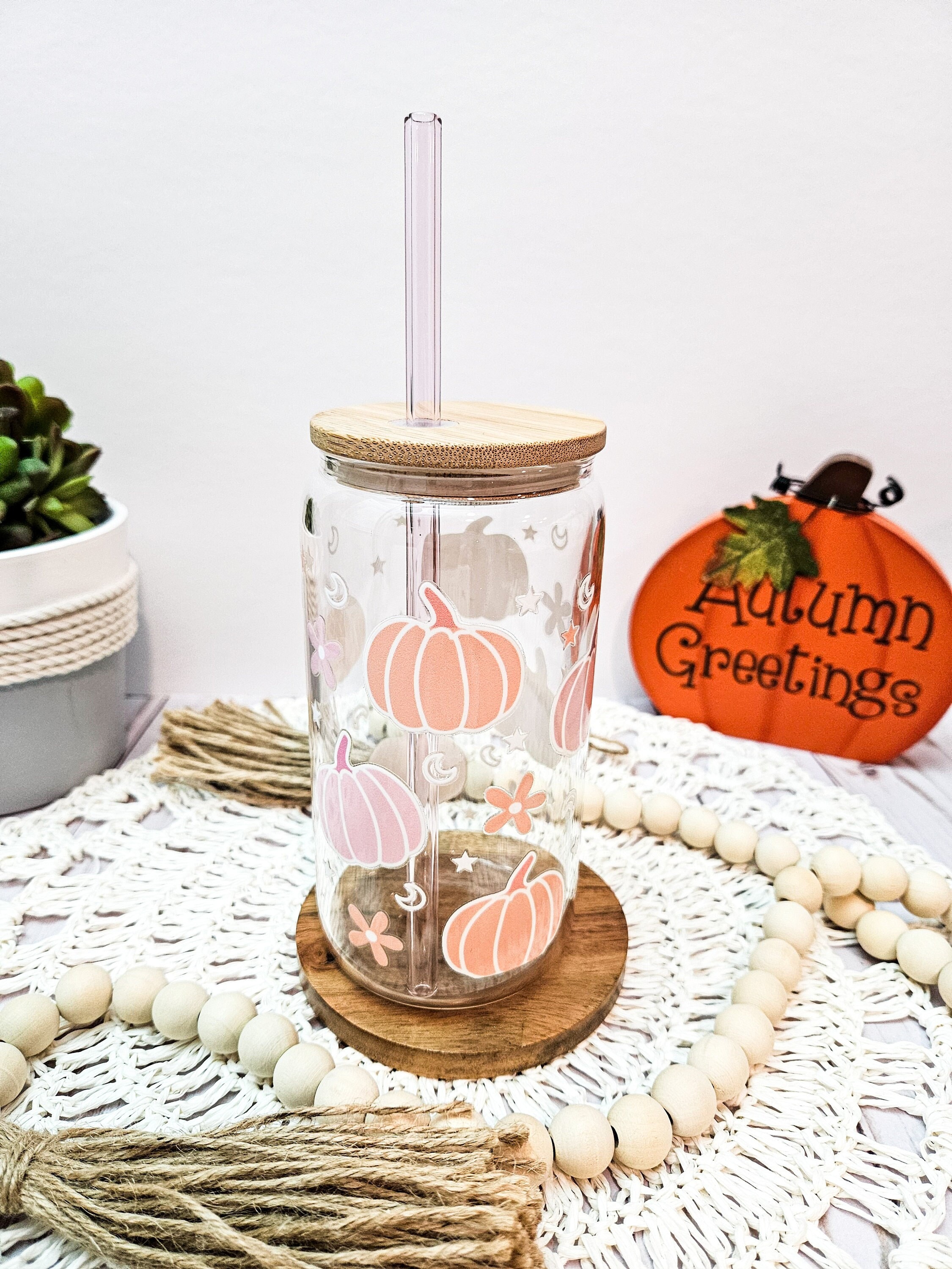 Pastel Pumpkins Can Glass, Fall Glass Tumbler, 16 oz Soda Can Glass With Lid, Pumpkin Coffee Cup, Retro Daisies, Spooky Season Gift for Her