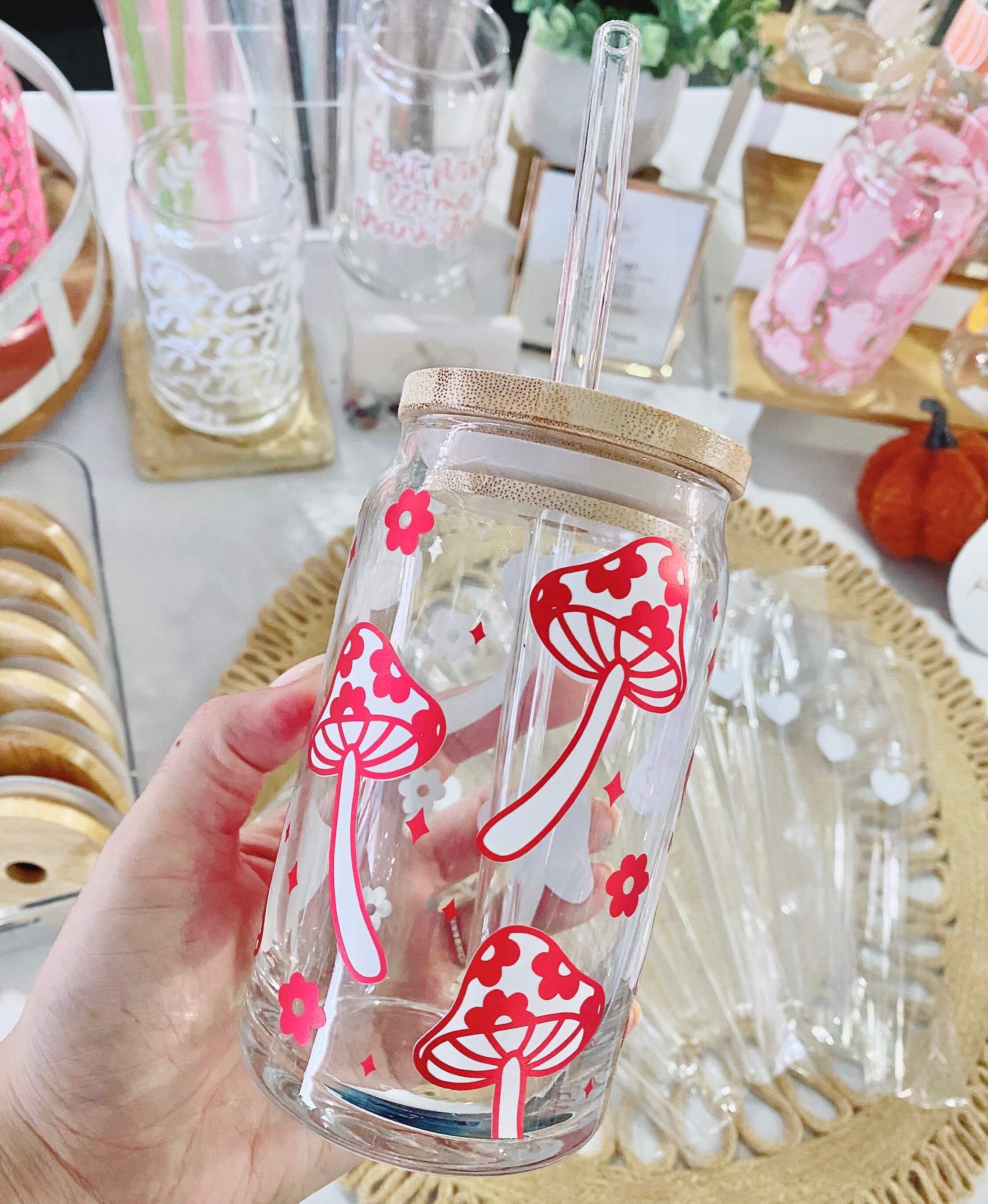 Red Retro Mushroom Daisy Beer Can Glass, Groovy Iced Coffee Glass, Mushroom Cup, Libbey 16oz Glass, Aesthetic Drinking Glass, Bamboo Lid