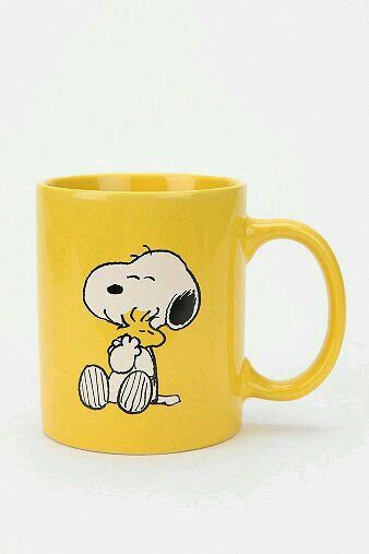 LOVE Snoopy and Woodstock on this bright and sunny yellow coffee mug