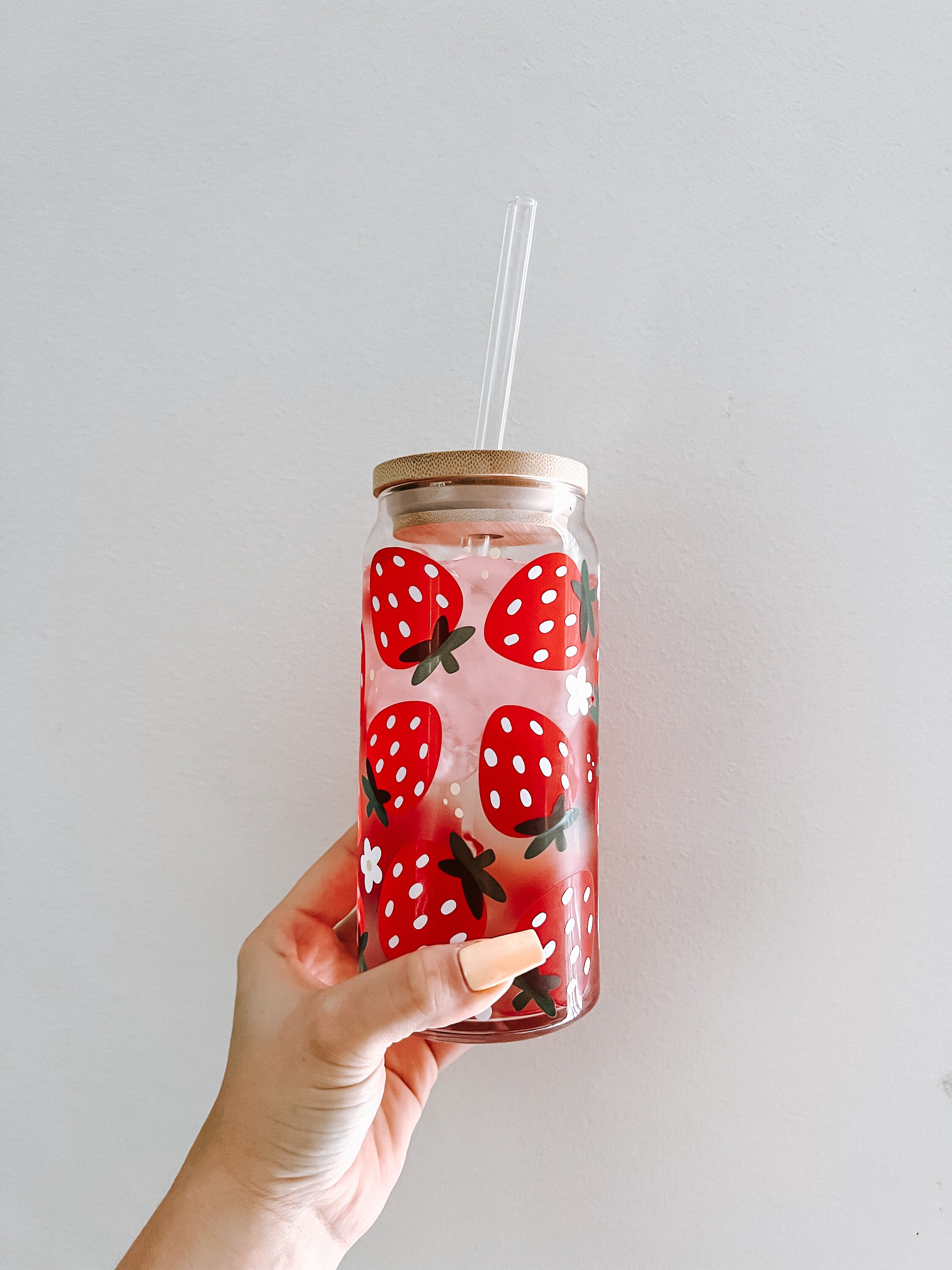 COLOR CHANGING strawberry can glass | strawberry | daisy | summer vibes | aesthetic glasses