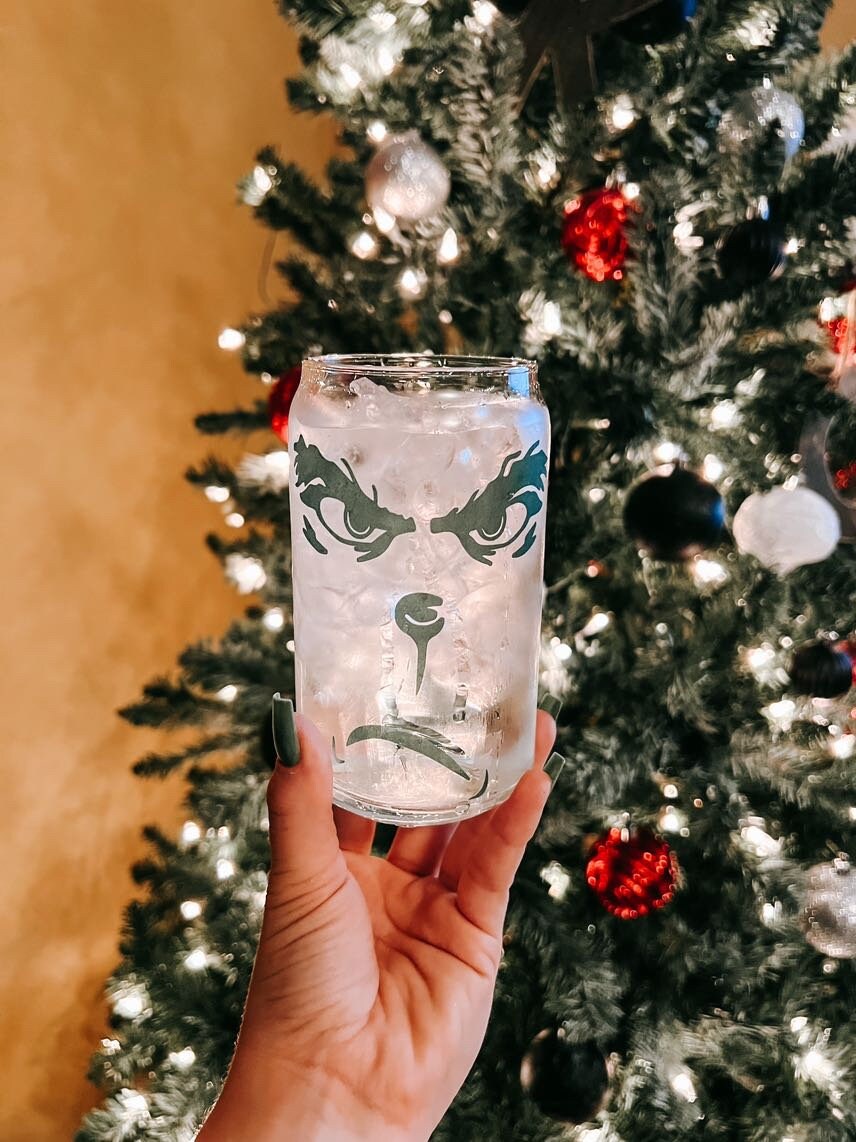 Color Changing Grinch can glass | beer can glass | iced coffee glass | water glass | christmas | gift ideas