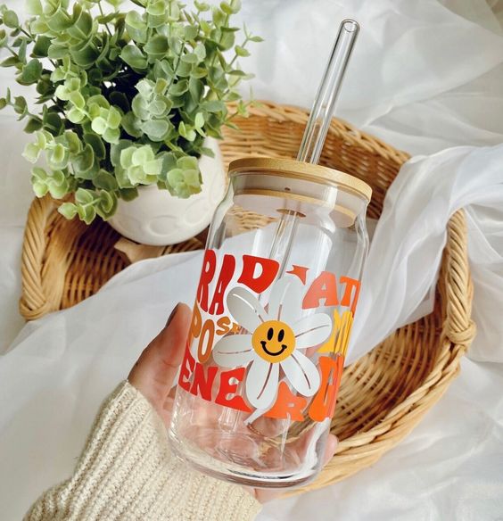 Radiate Positive Energy Beer Glass Can, Iced Coffee Glass, Retro Daisy Flower, Motivational Inspirational Glass Tumbler