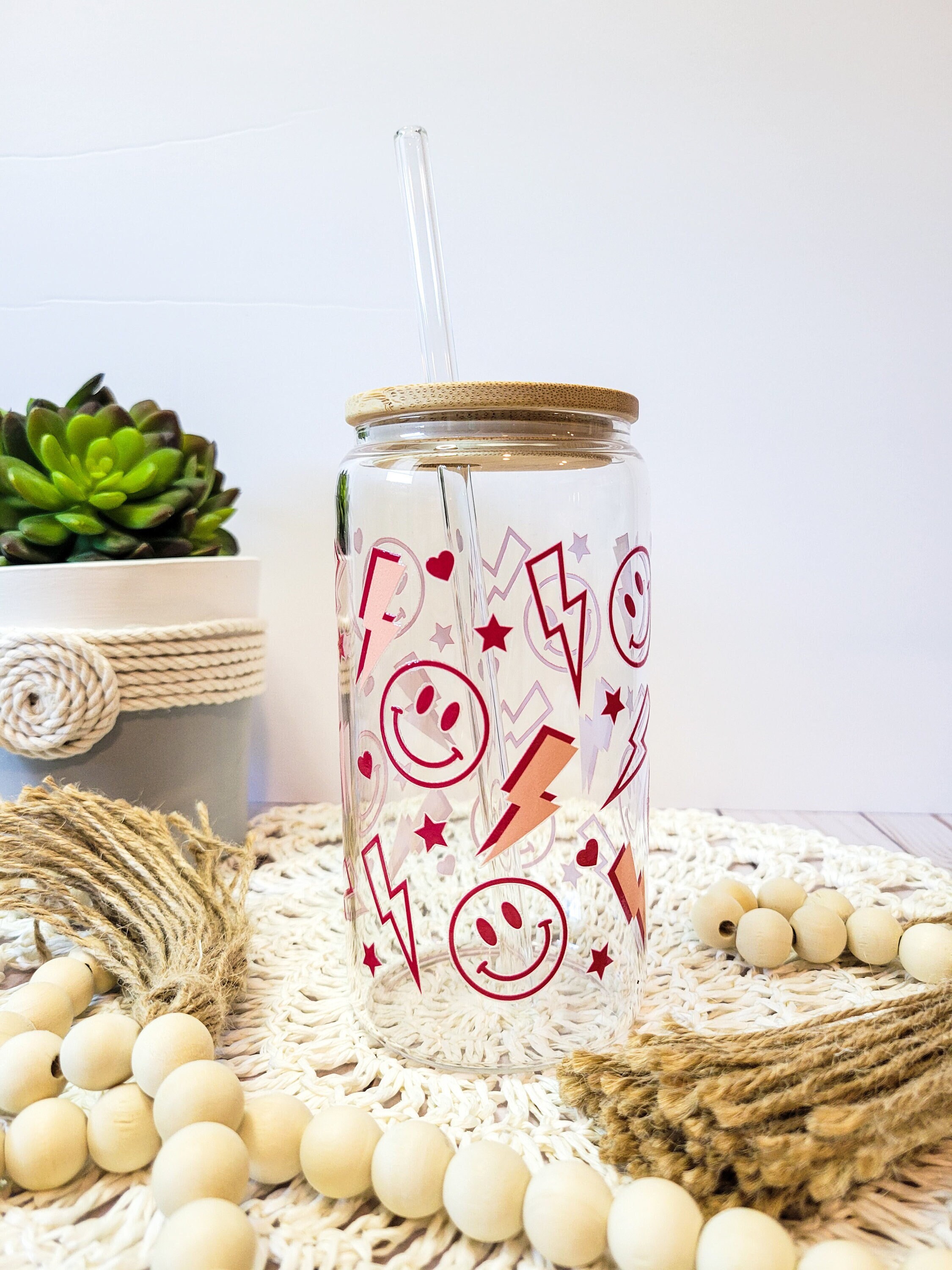 Smiley Face Glass, Smile Face Lighting Bolt Glass Cup with Lid and Straw, Iced Coffee Glass, Retro Beer Can Glass, Cute Gift for Bestie