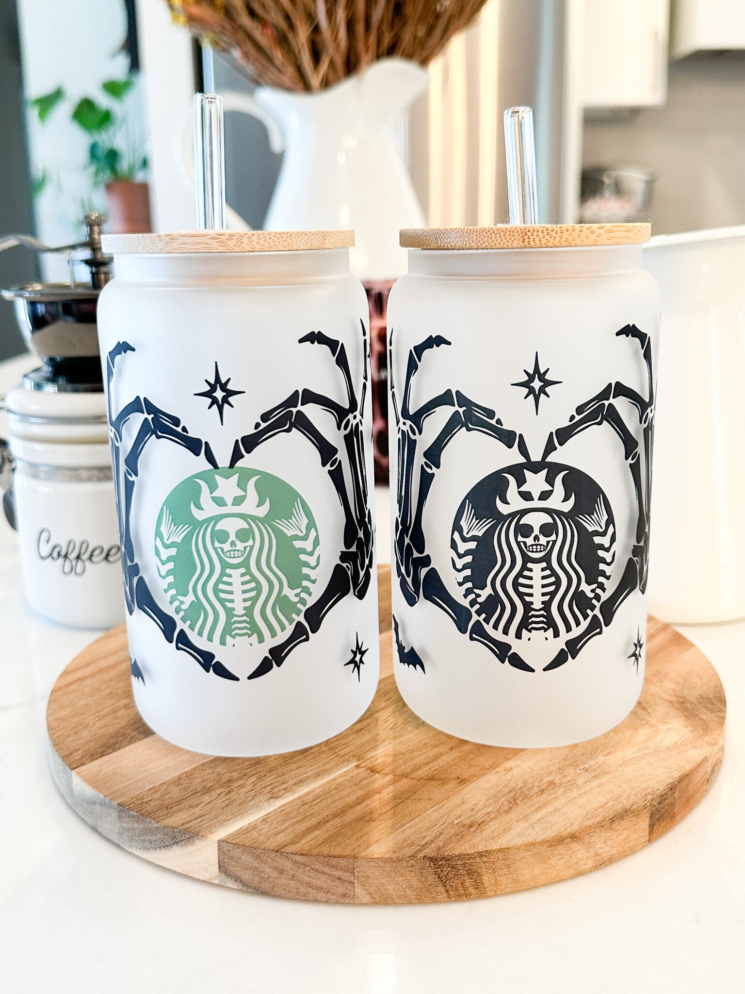 Skeleton Starbucks Iced Coffee Glass, 16 Oz Glass Can, Halloween Fall Tumbler, Fall Cup, Coffee Lover Gift, Spooky Starbucks Glass tumbler