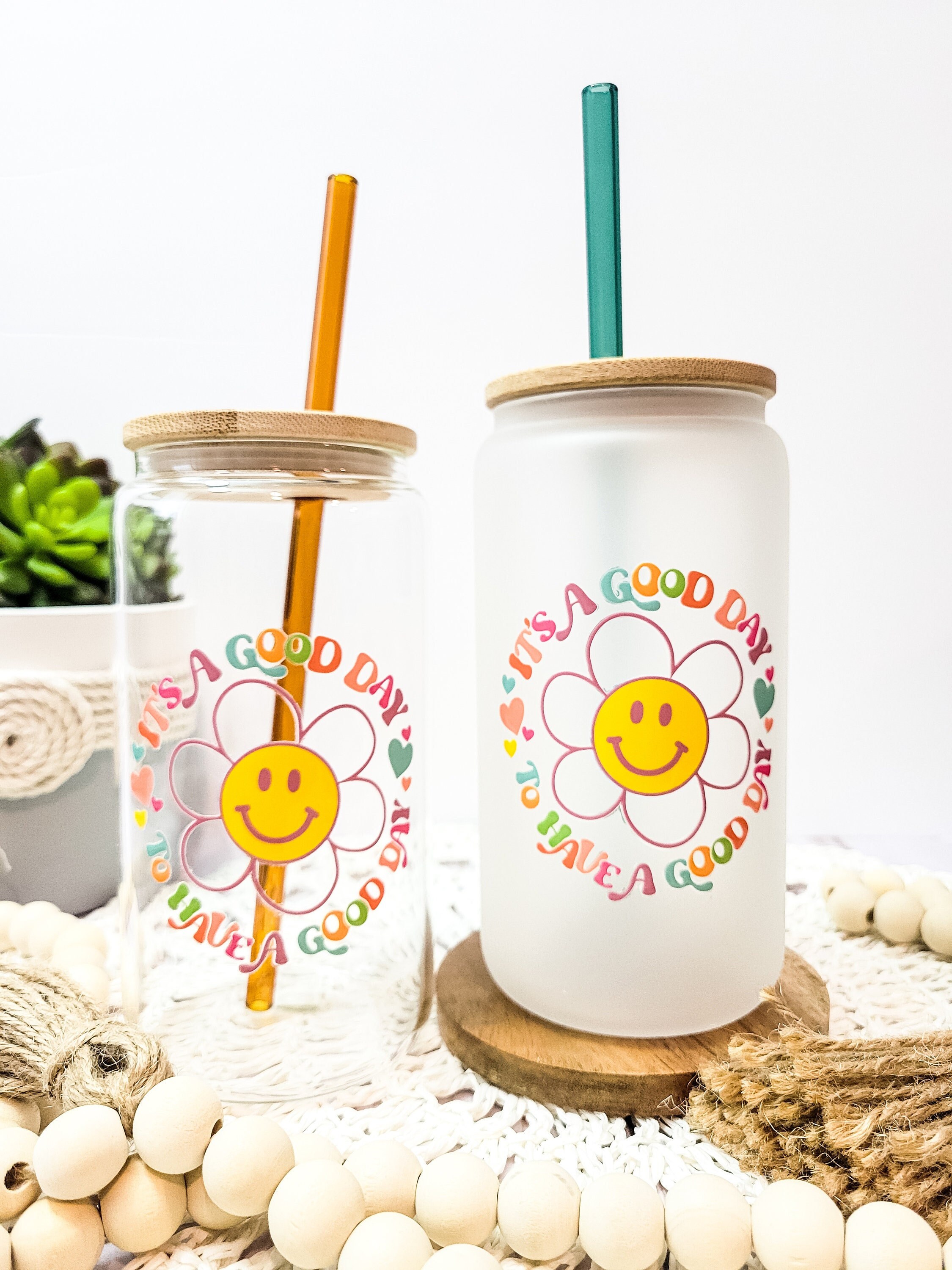 Retro Daisy Cute Glass Cup, It’s a Good Day to Have a Good Day Aesthetic Glass, Can Shaped Glass Cup with Lid and Straw, Gift for Girlfriend