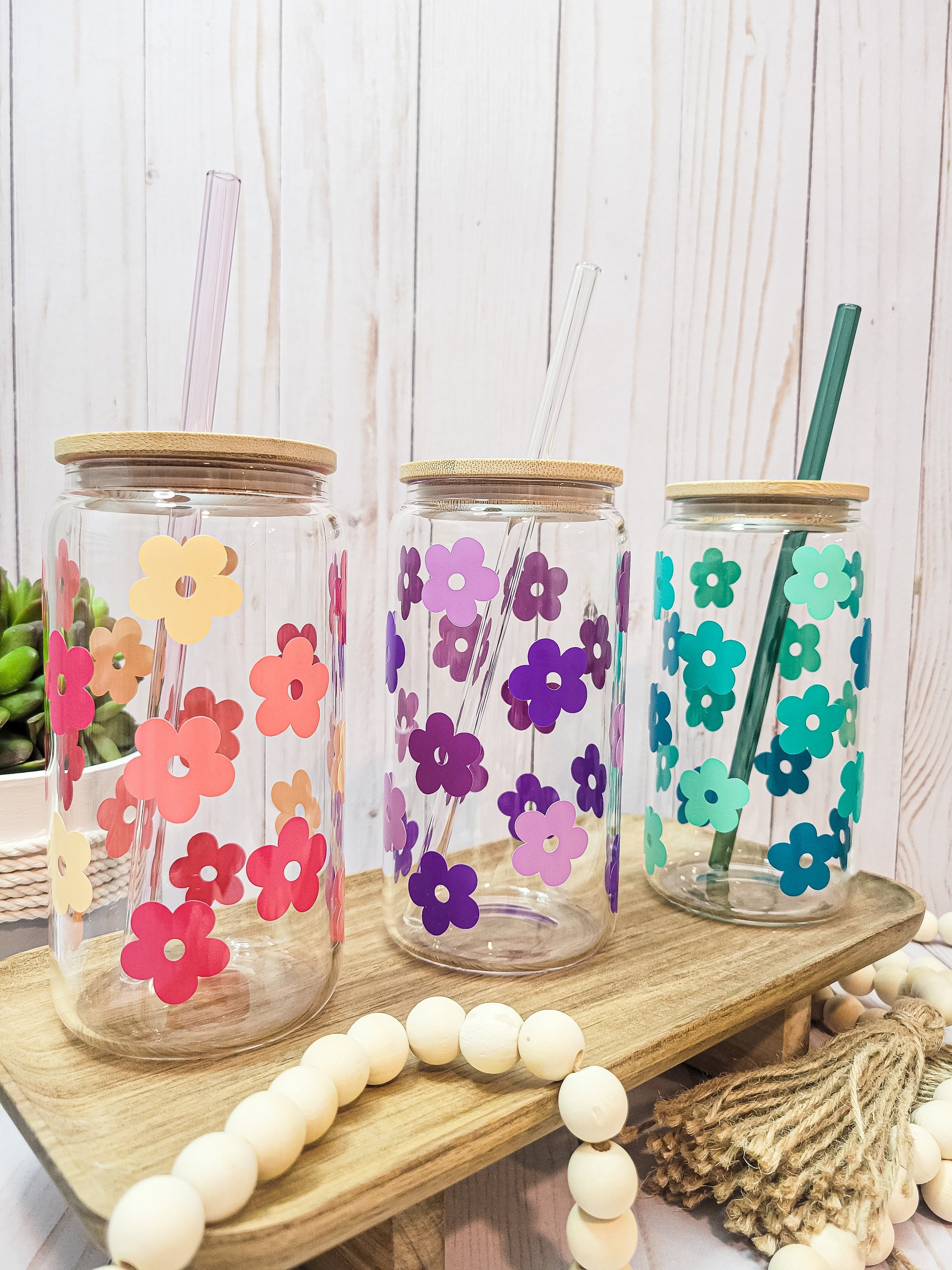 Retro Daisy Glass Cup, Beer Can Glass With Lid and Straw, Groovy Flower Cup, Ombre Flowers, Iced Coffee Cup, Bridesmaid Gift, Aesthetic Cup