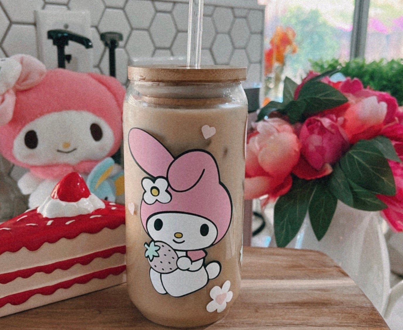 My Melody glass| My Melody glass cup with lid and straw.