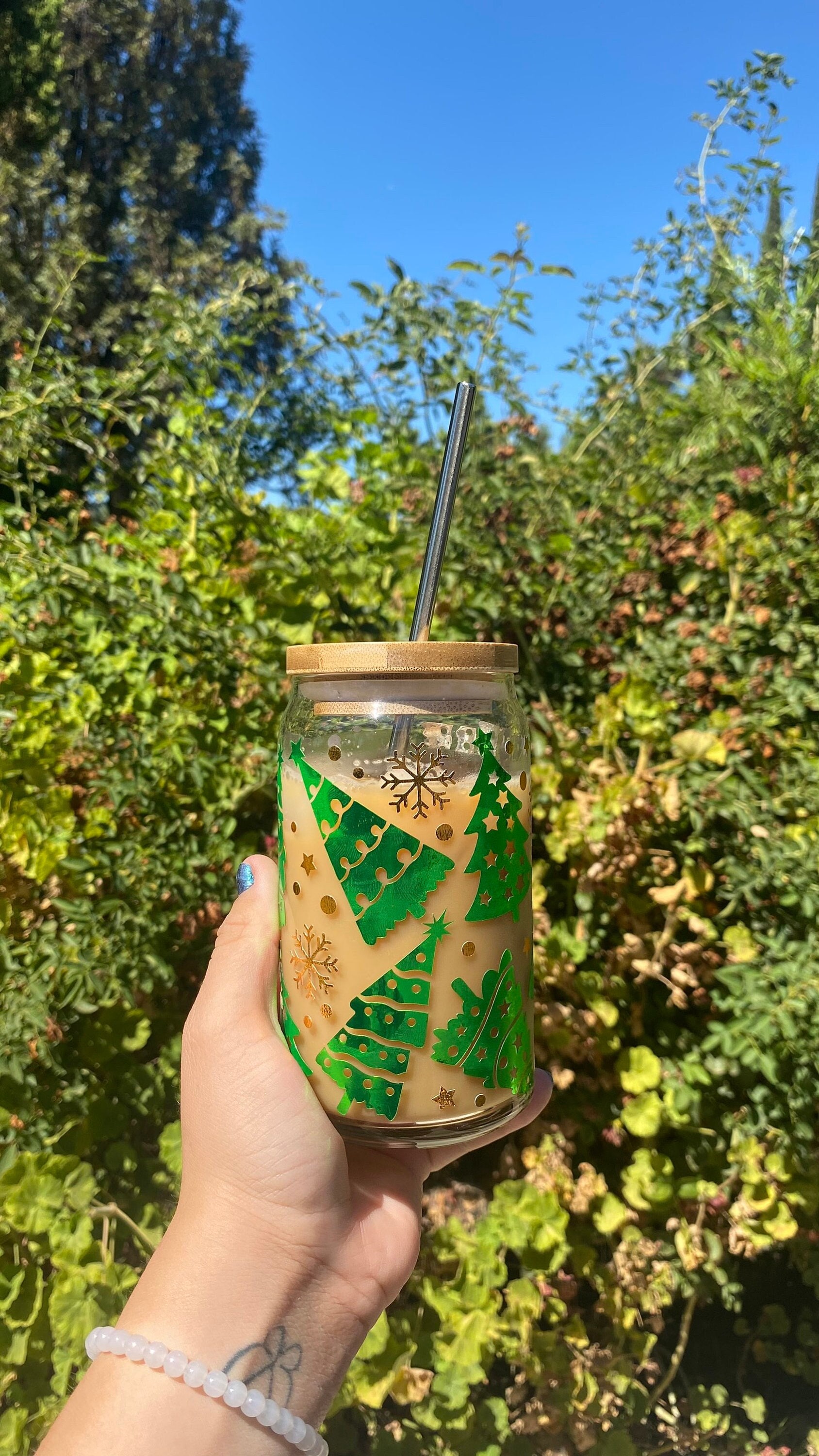 Christmas Beer Glass Can, Christmas Cups, Christmas Trees, Christmas Glass, Christmas Decorations, Beer Glass Can, Christmas Iced Coffee