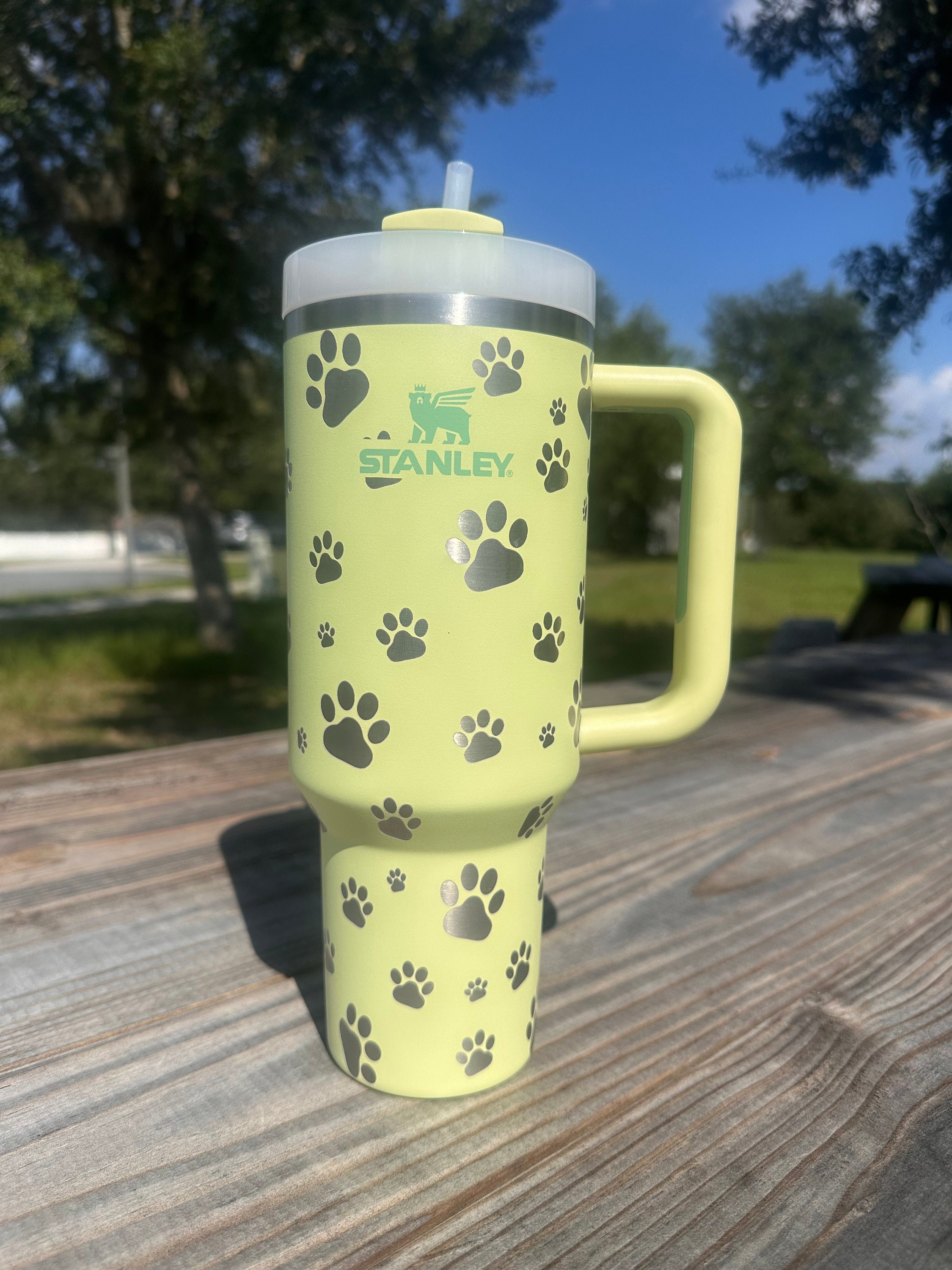 40 oz Tumbler Dog Paws Engraving