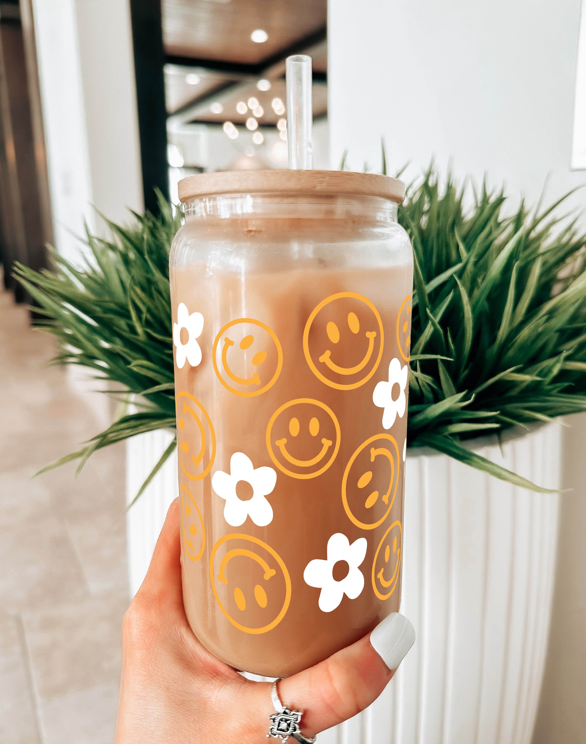 Smiley Daisy Glass Tumbler With Straw And Lid, Cute Cup Beer Can  Iced Coffee Glass Cup With Lid And Straw, 16Oz Glass Can Mason Jar Cup