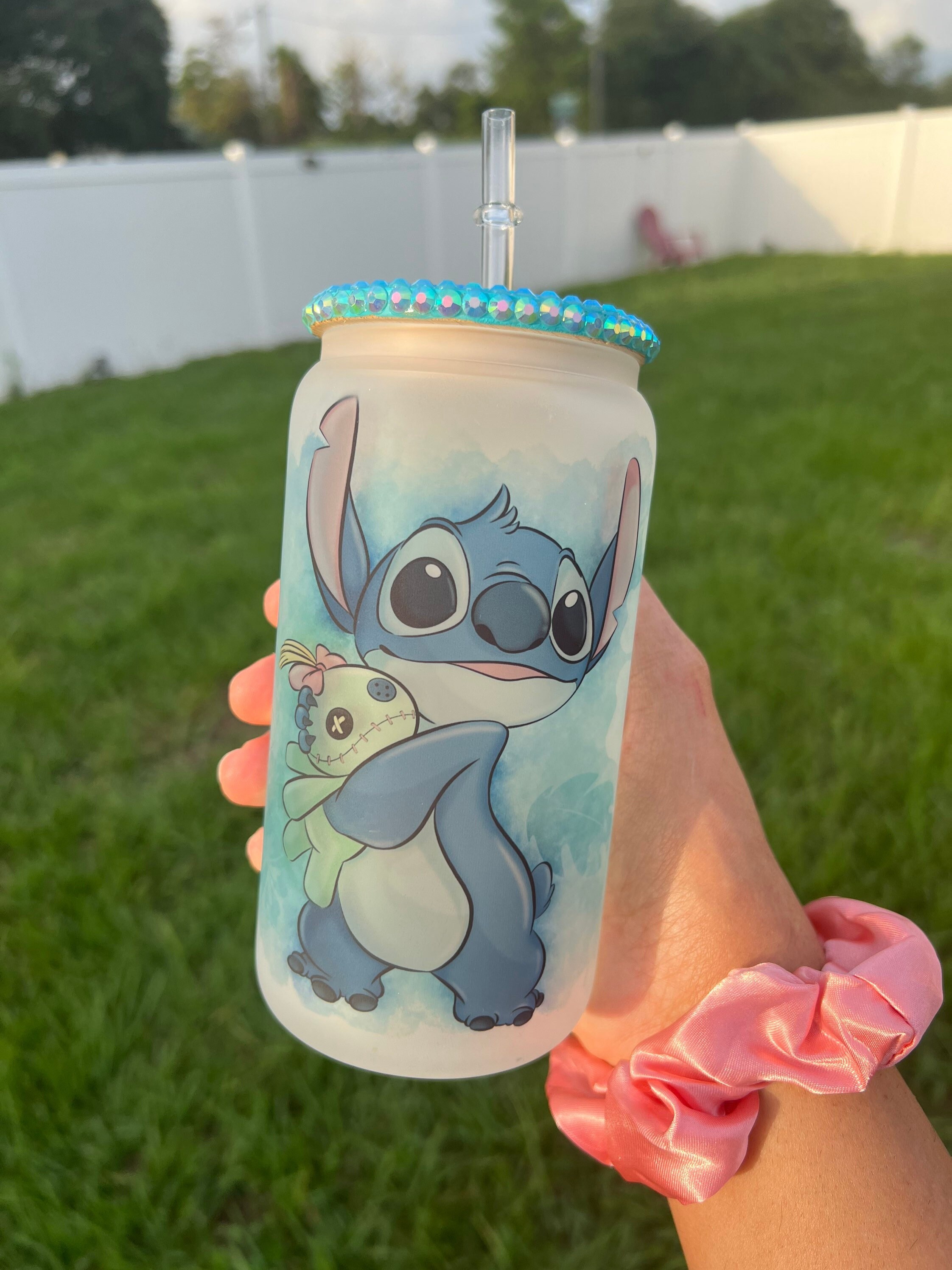 Cute Stitch Alien inspired Frosted Glass Can Cup, Aesthetic Cups, Iced Coffee Cups, Cute Glassware, Rhinestone Lids