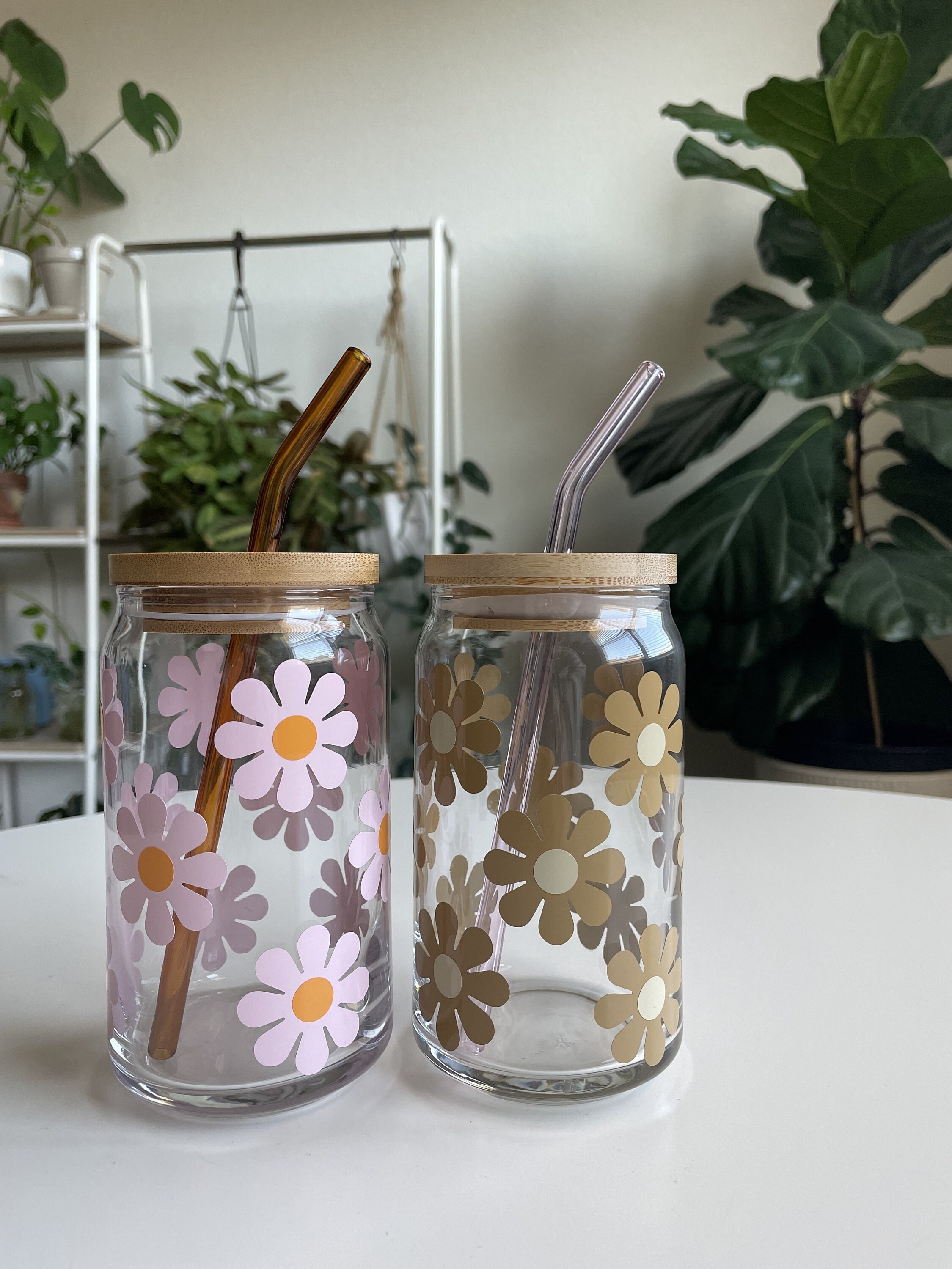 Daisy Glass Cup, Retro Daisy Glass, Coffee Glass with Lid and Straw, Reusable Cup, Gift for Her, Mothers Day Gift