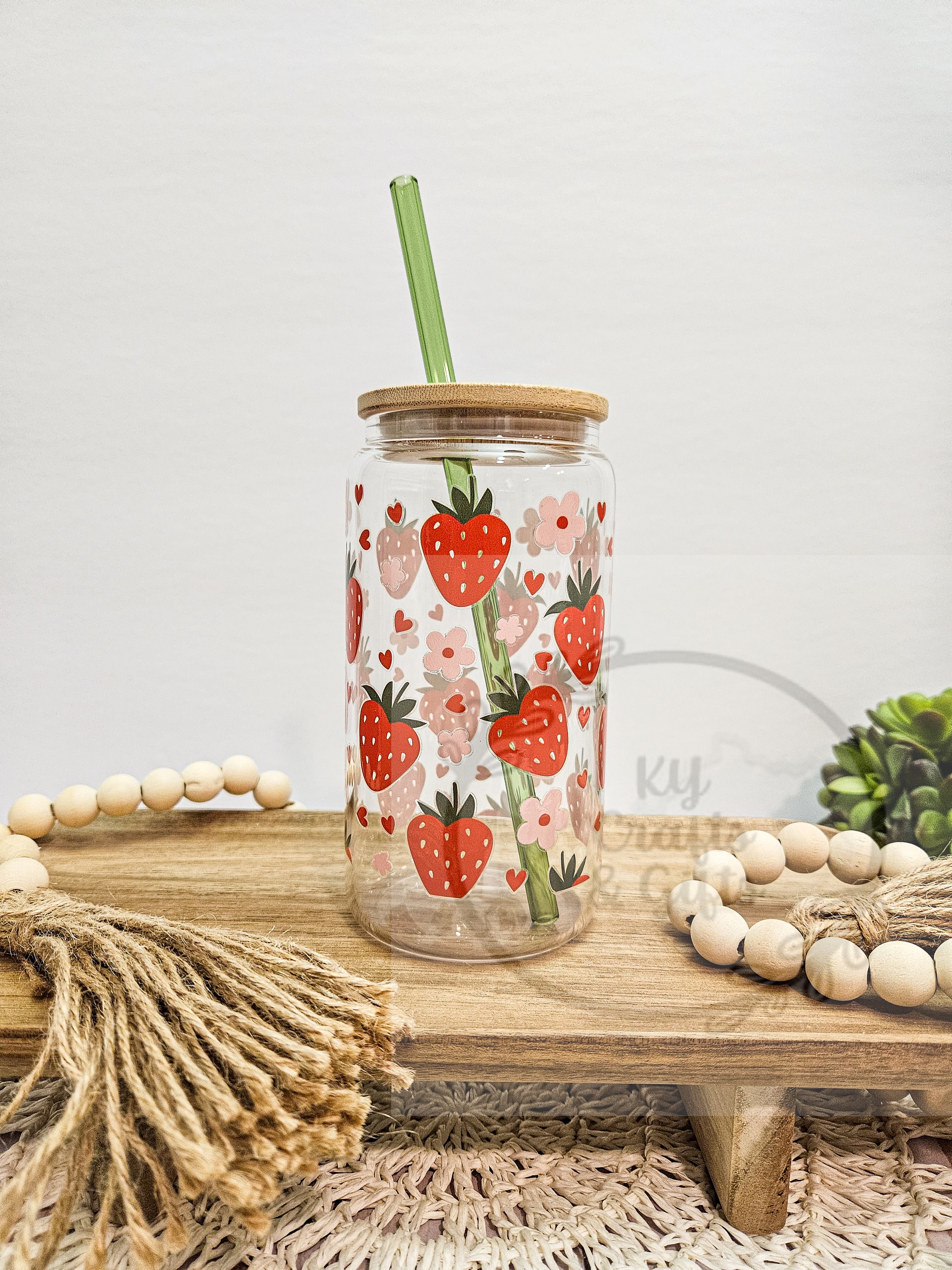 Strawberry Glass Cup, Hearts and Daisies Beer Can Glass, Cute Iced Coffee Cup, Gift for Friend, Aesthetic Glass Can, Pink Summer Fruit Cup