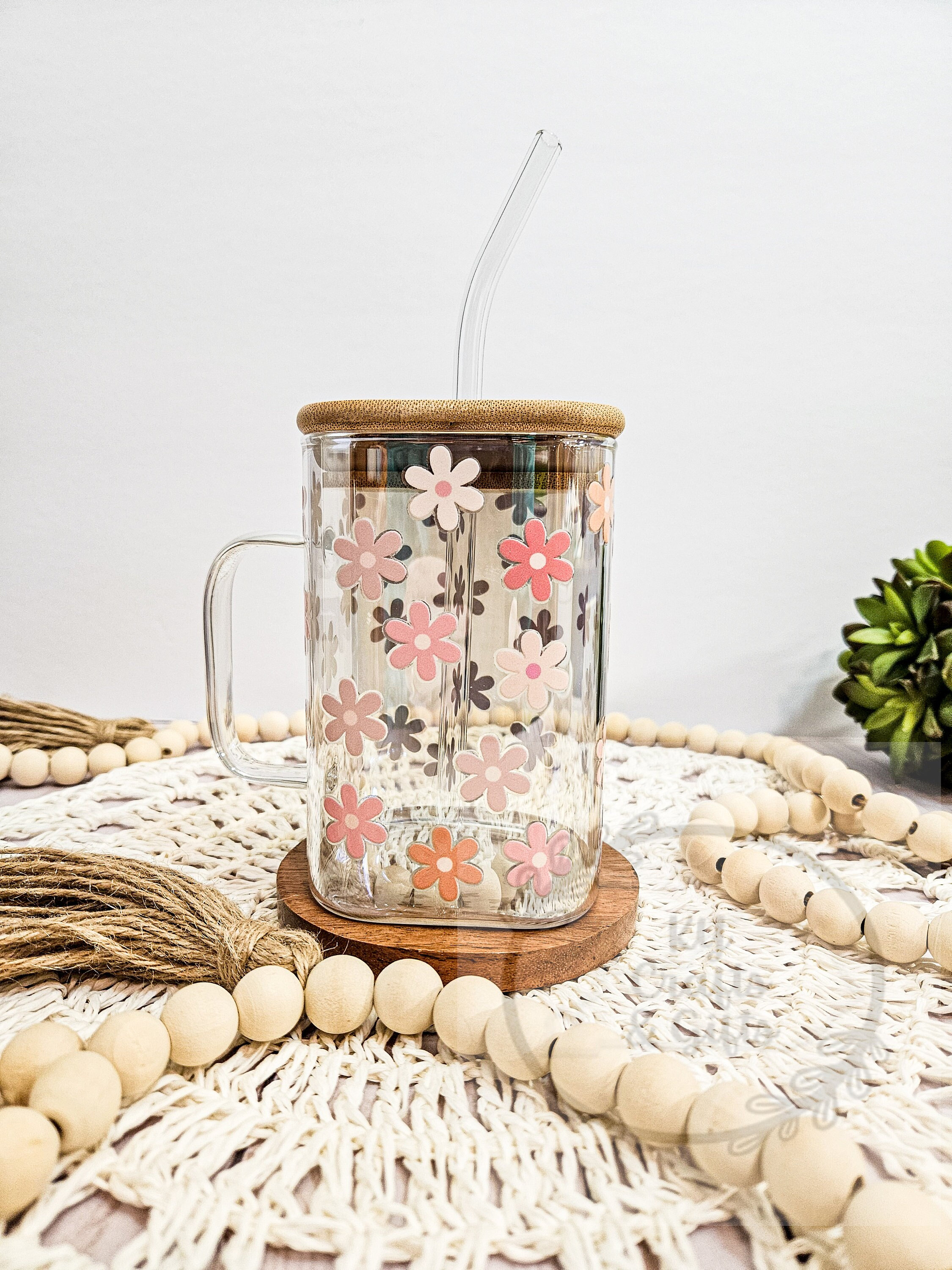 Retro Daisy Glass Cup, 20 oz Glass Cup, Square Glass Mug, Pink Floral Tumbler, Iridescent Iced Coffee Cup, Bridesmaid Gift, Trendy Glassware