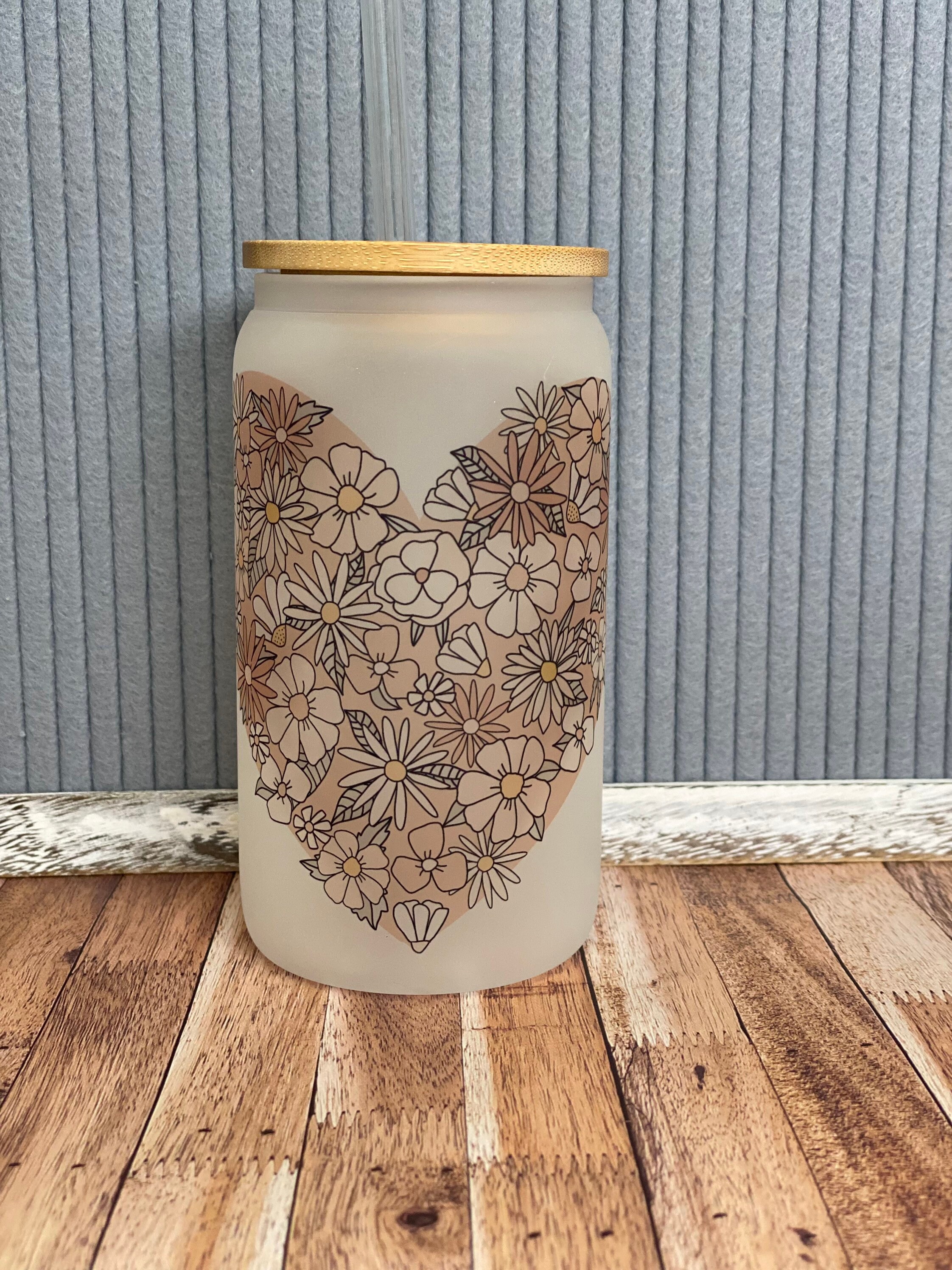 Floral heart- frosted can shaped glass with lid and straw