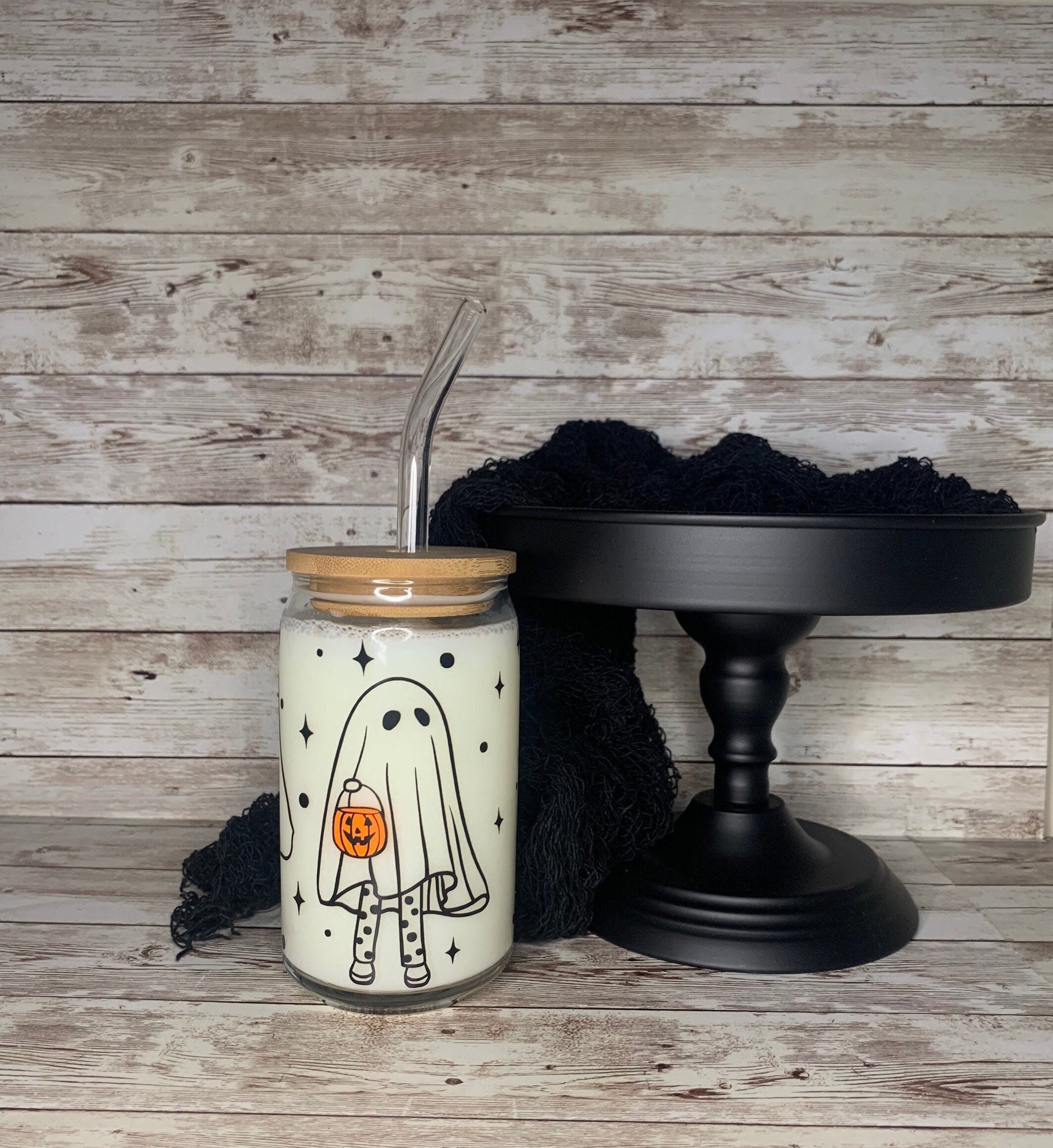 Cute Ghost Beer Can Glass / Halloween Iced Coffee Cup / Trick or Treat Tumbler / Spooky Season Glass / Cup with Bamboo Lid / Halloween Lover