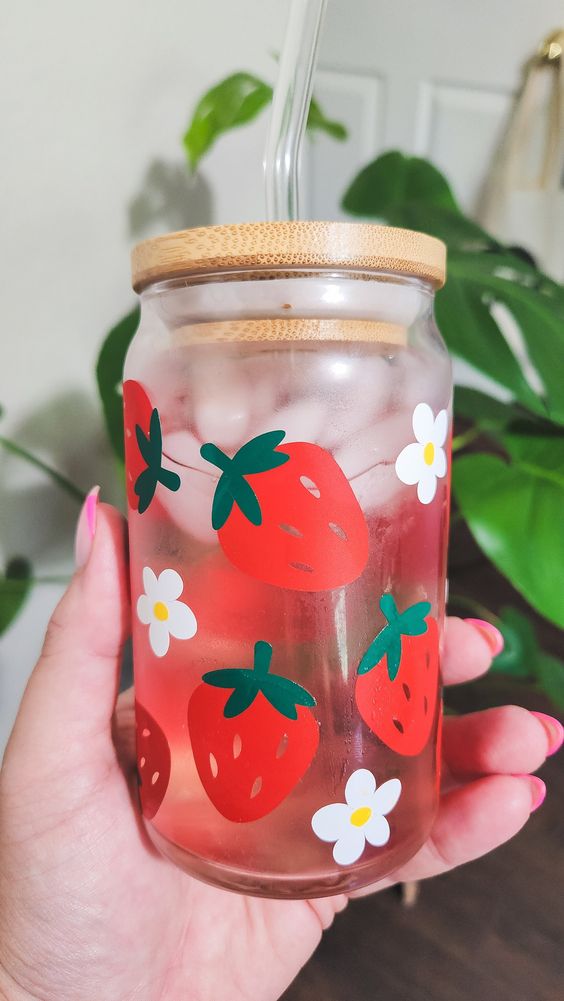 Strawberries & Daisies Glass Can Cup, Glass Cup, Beer Can Glass, Aesthetic Iced Coffee Glass Tumbler