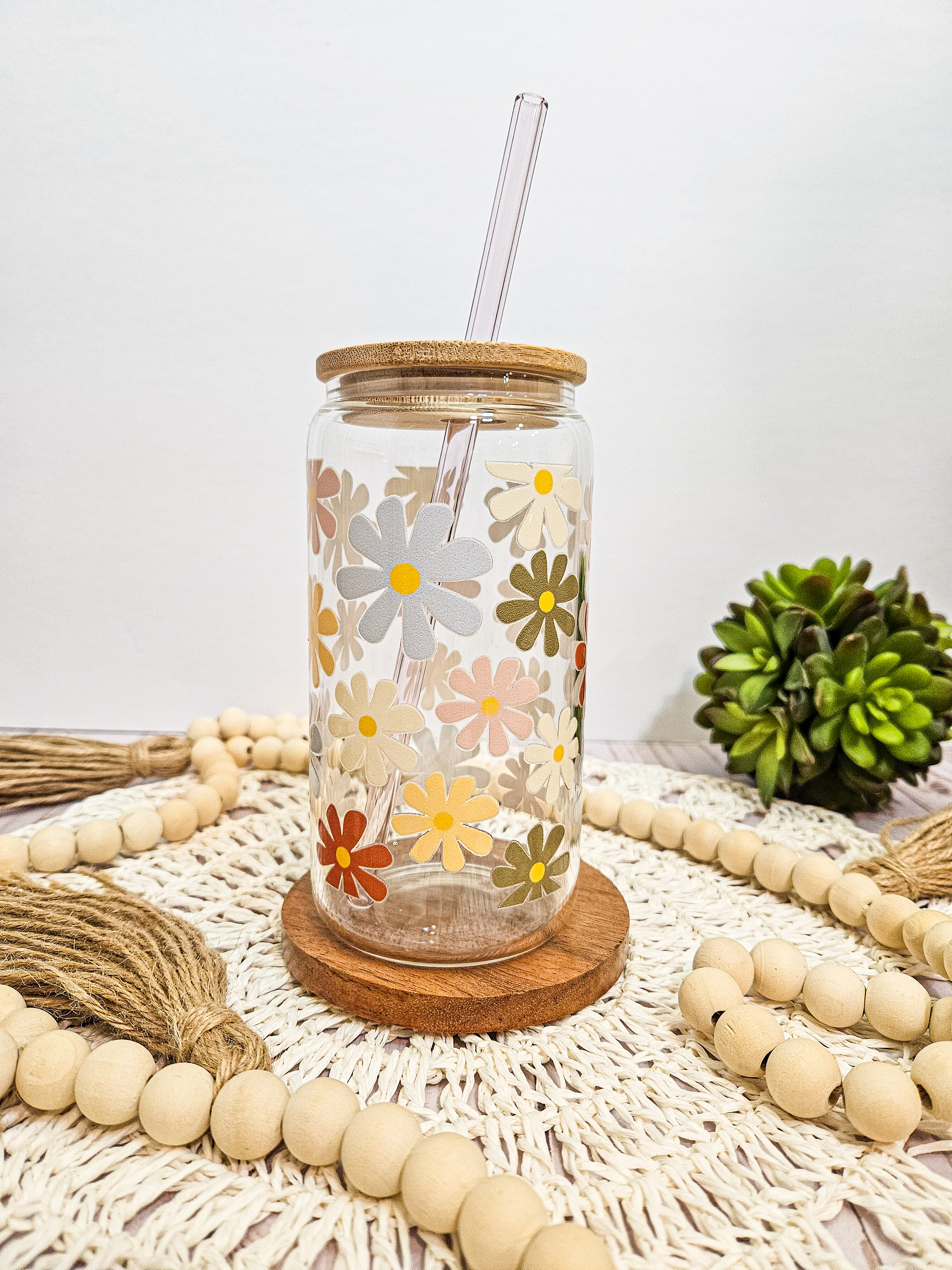 Retro Daisy Glass Cup, Beer Can Glass With Lid and Straw, Colorful Boho Floral Tumbler, Iced Coffee Cup, Bridesmaid Gift, Trendy Glassware