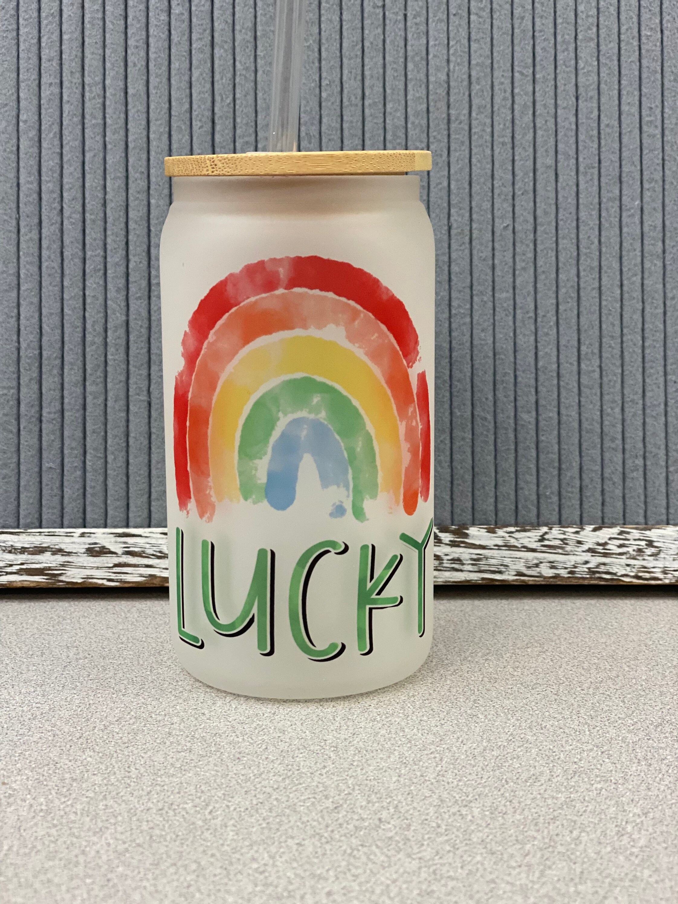 Lucky rainbow – frosted can shaped glass with lid and straw