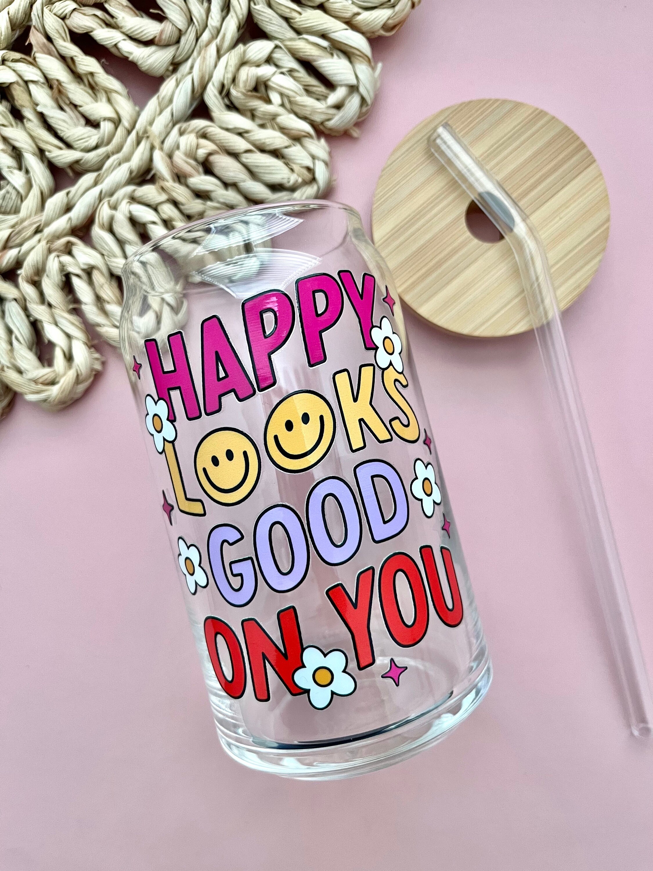 Happy Looks Good on You Glass Cup / Daisies Glass Cup / Flowers Glass Cup / Gifts for Her / Cute Glass Cup / Iced Coffee Cup / Gifts for Mom