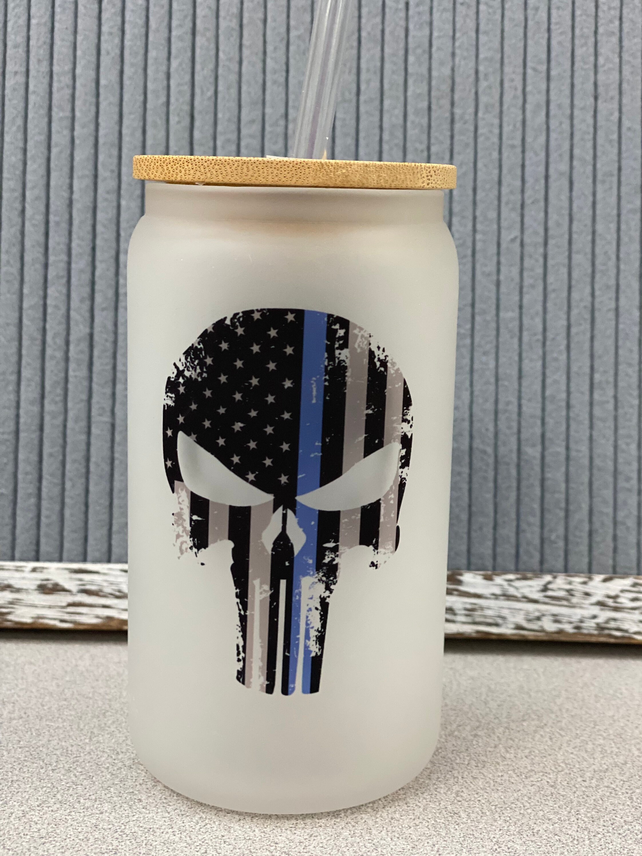 Thin blue line – frosted can shaped glass with lid and straw