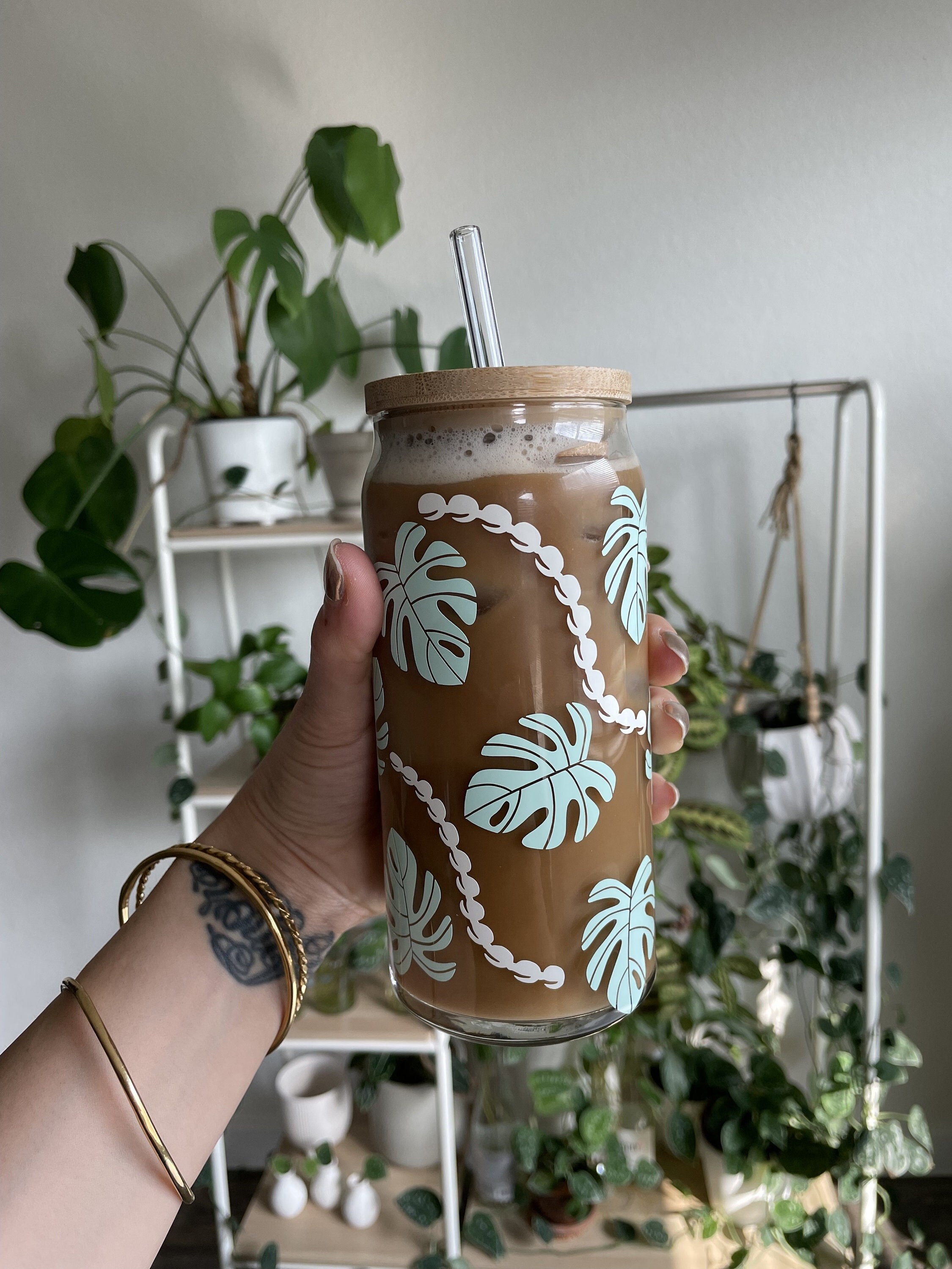 Monstera Leaf Iced Coffee Cup, Monstera Leaf and Kukui Lei Glass Cup, Plant Lover Can Glass, Hawaii Vibes Cup, Vacation Gift, Group Gift