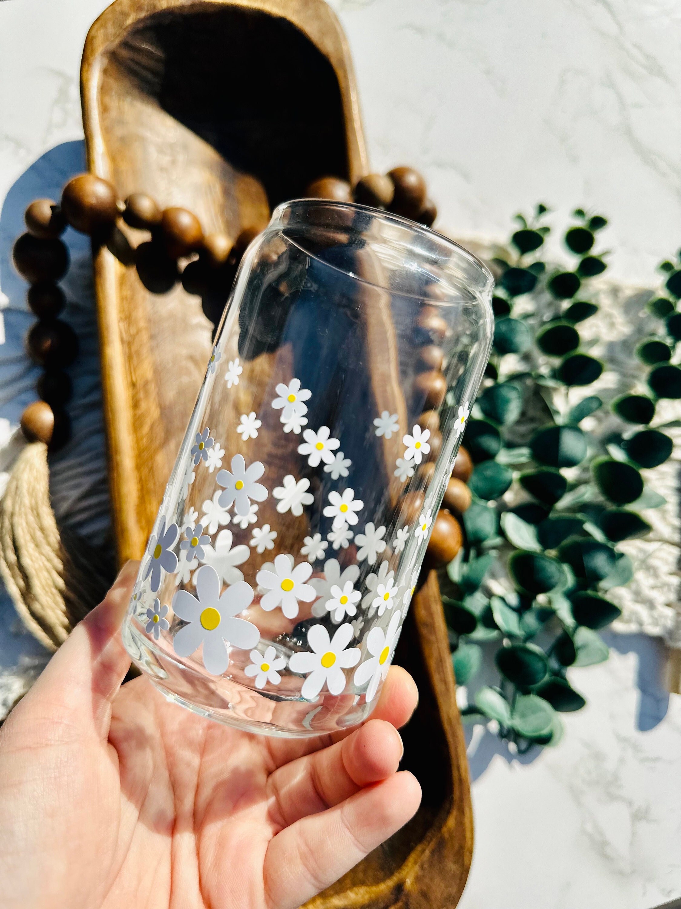 Floating Daisy beer can glass, floral beer can glass, Beer glass, libbey glass, coffee glass, engraved bamboo lid, iced coffee glass